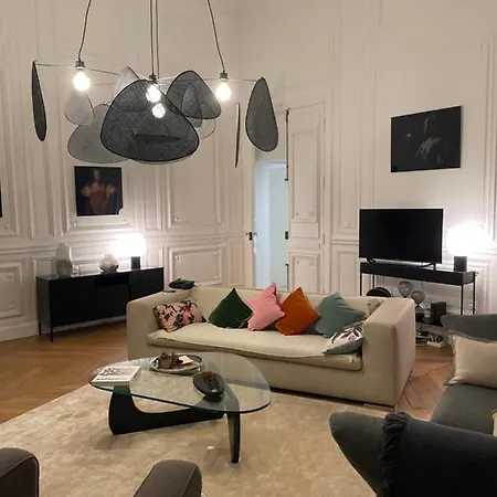 Charles Le Brun, Face Au Chateau De Versailles, Avec Parking Prive Aparthotel