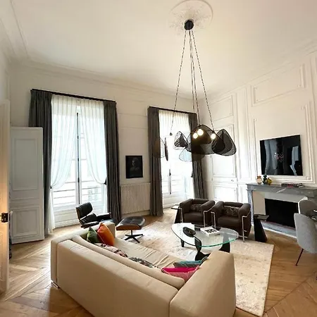 Aparthotel Charles Le Brun, Face Au Chateau De Versailles, Avec Parking Prive Versailles