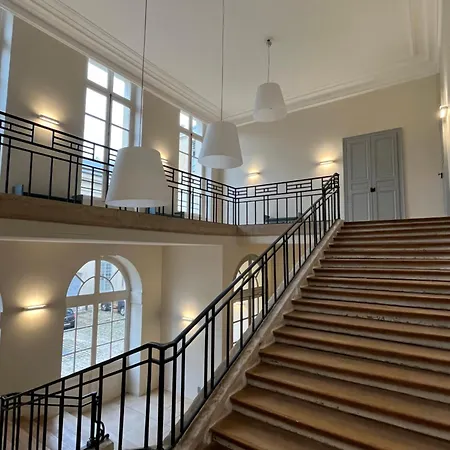 Charles Le Brun, Face Au Chateau De Versailles, Avec Parking Prive